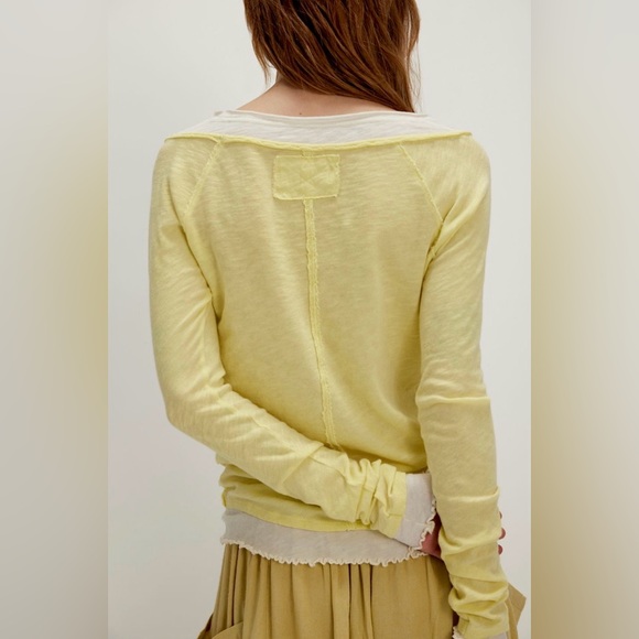 ⏳expiring⏳NWT Free People two’s a charm long sleeve top in wax daisy combo- S - Picture 1 of 4